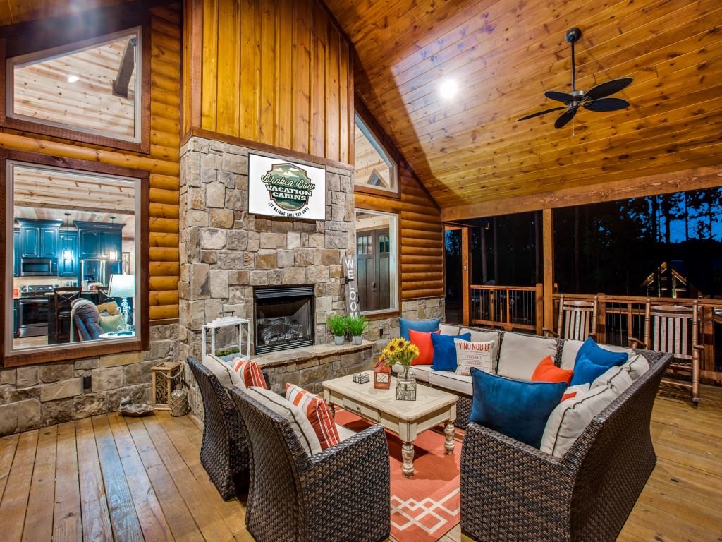 Cabin deck offering panoramic views and relaxation