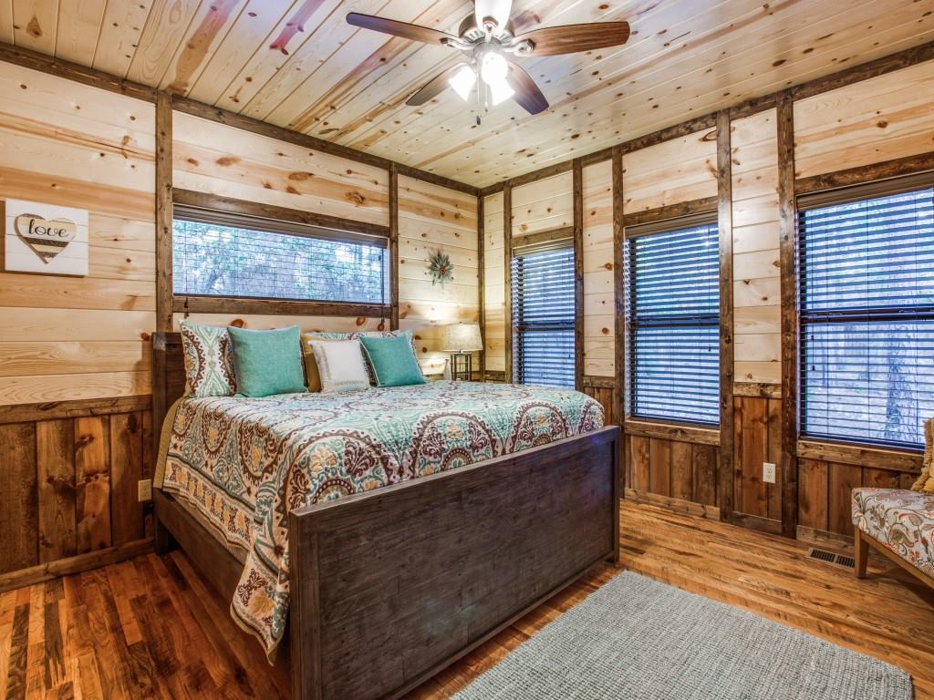 Spacious and comfortable room in our Broken Bow cabin