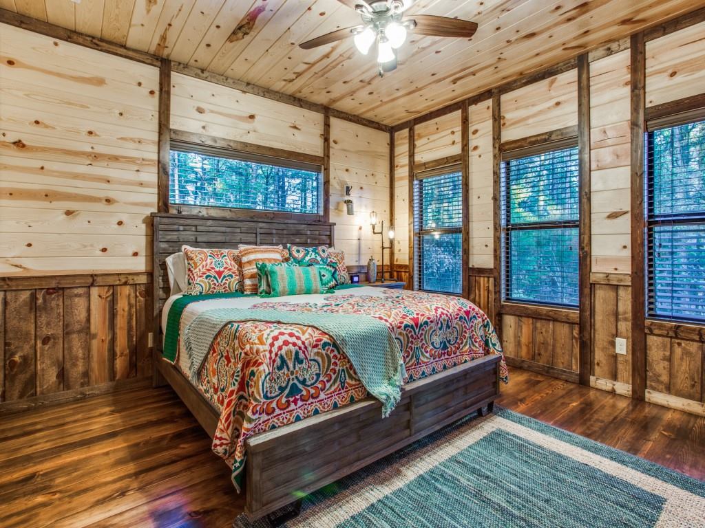 Comfortable and stylish cabin bedroom